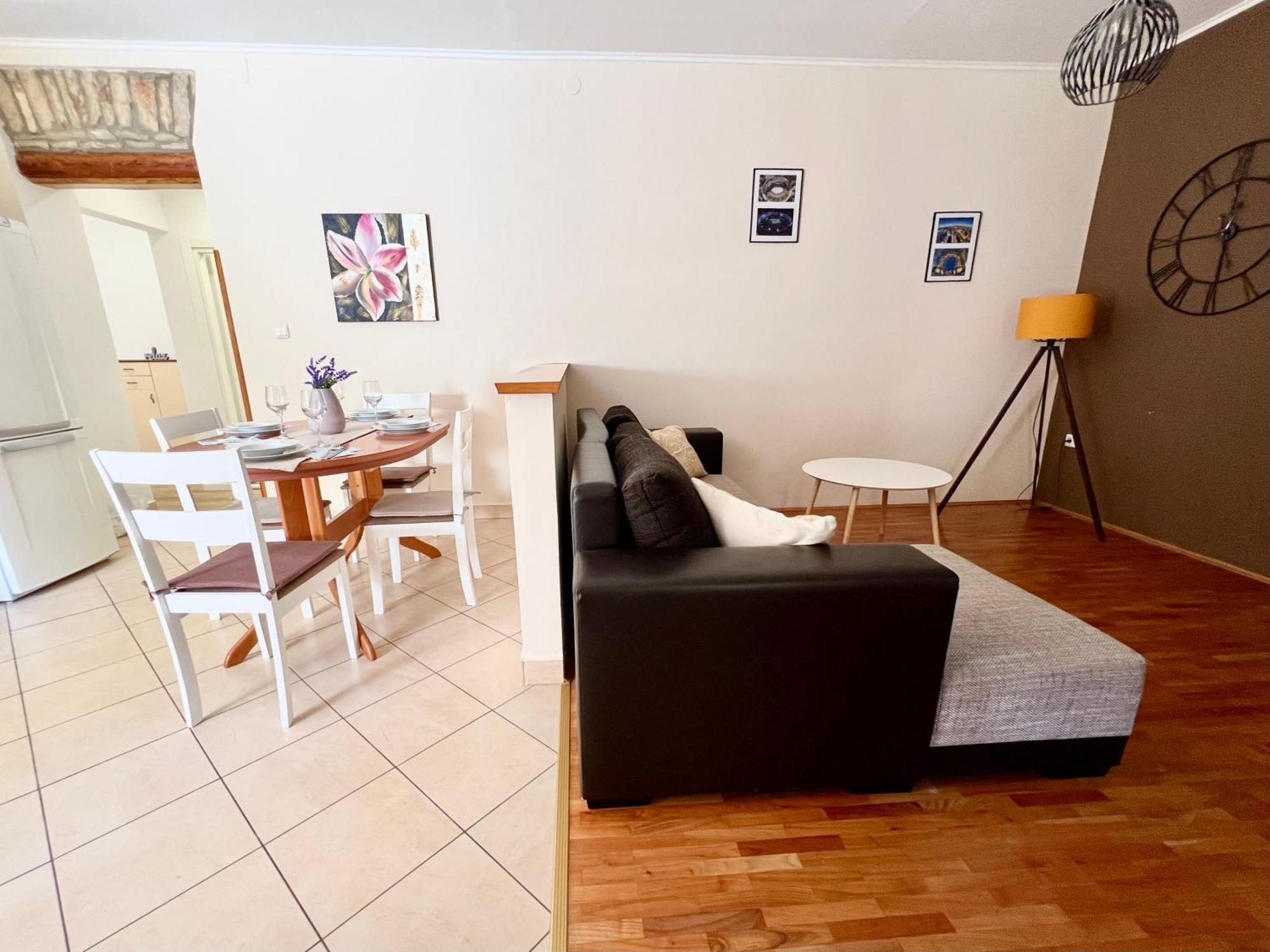 V&V Apartment Пула Экстерьер фото